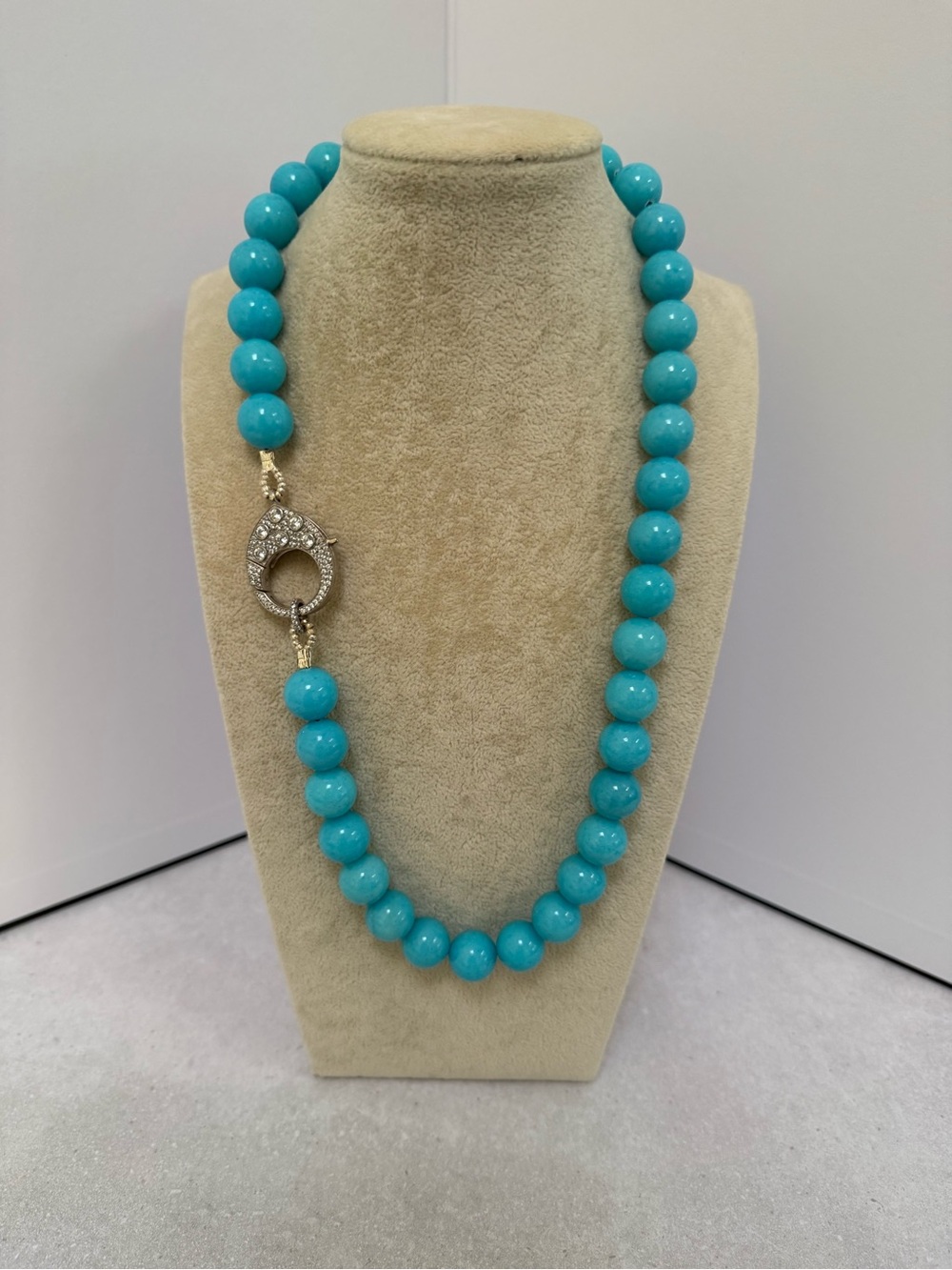 14 mm Turquoise Myra Clasp Necklace